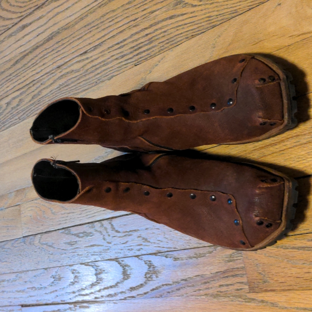 Cydwoq handmade leather boots